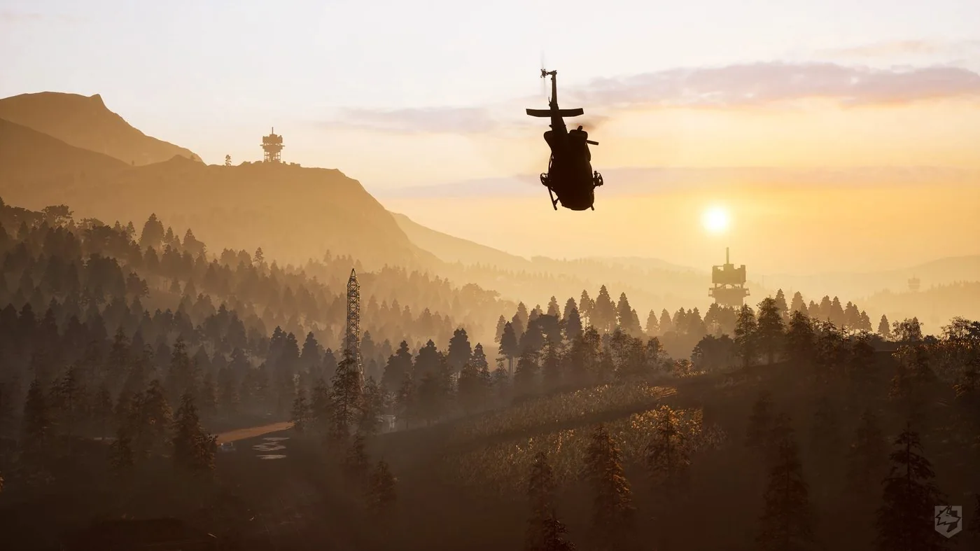 Helikopter iznad doline u zalazak sunca