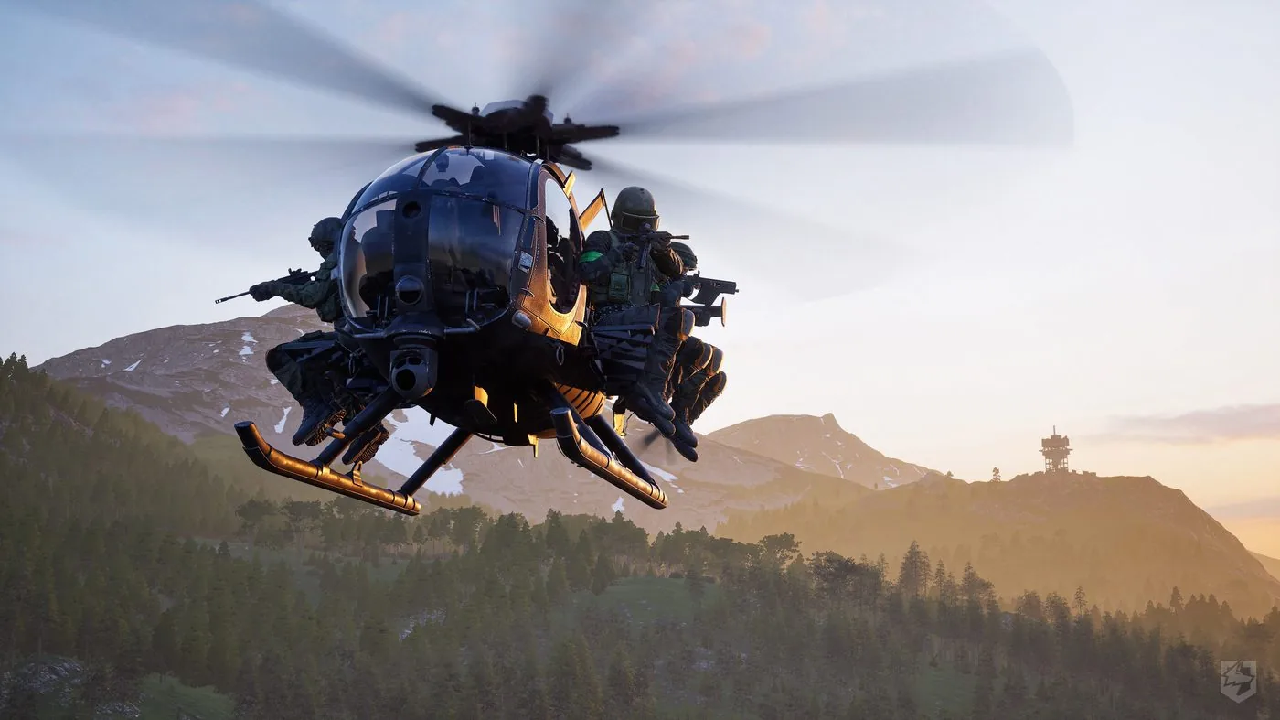 helikopter u letu, vojnici sede na klupama sa strane